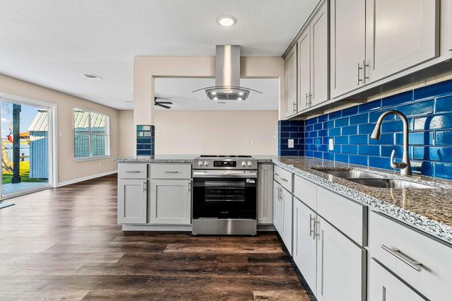 416 Kickapoo Dr, Livingston, TX 77351