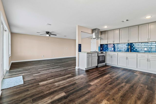 416 Kickapoo Dr, Livingston, TX 77351