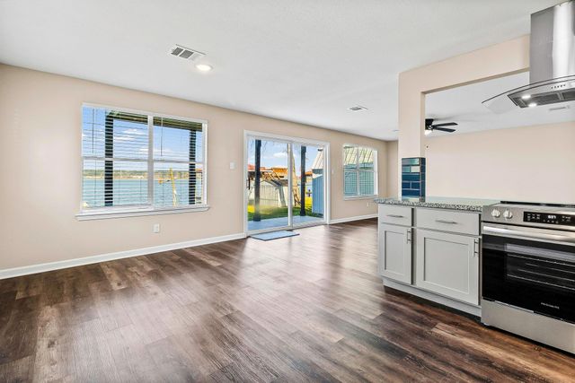 416 Kickapoo Dr, Livingston, TX 77351