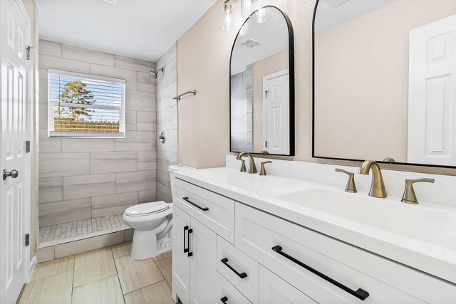 416 Kickapoo Dr, Livingston, TX 77351