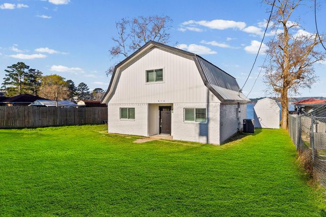 416 Kickapoo Dr, Livingston, TX 77351