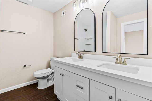 416 Kickapoo Dr, Livingston, TX 77351