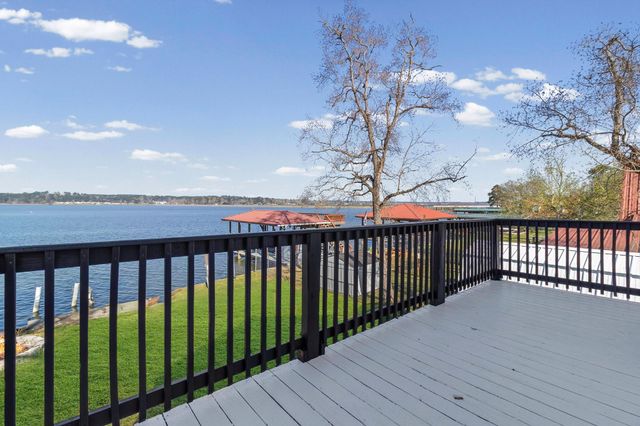 416 Kickapoo Dr, Livingston, TX 77351