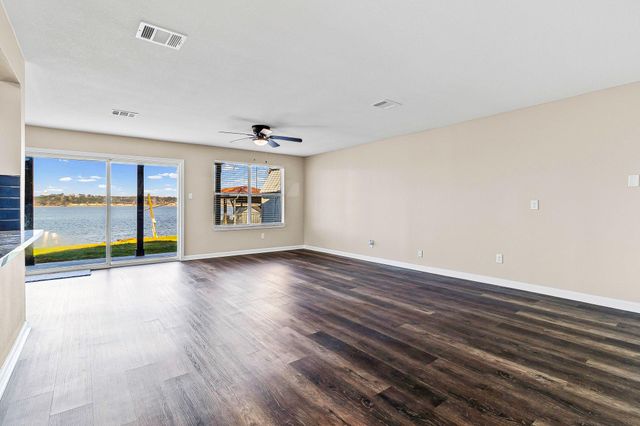 416 Kickapoo Dr, Livingston, TX 77351