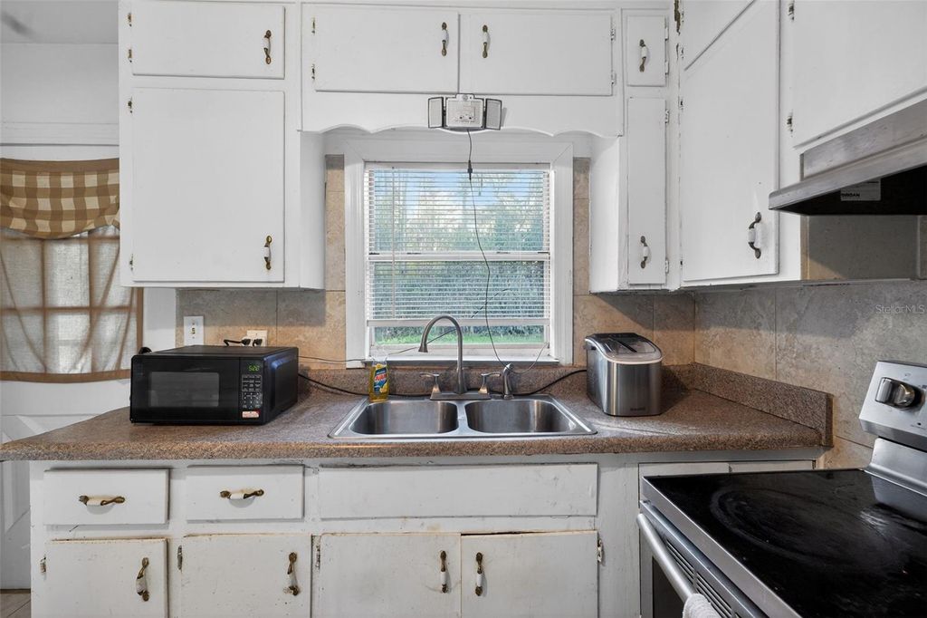 Image 26 of property listing at 2285 LAKE DRIVE, Jacksonville, FL 32246