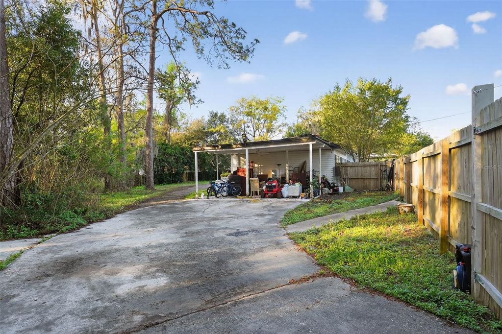 Image 7 of property listing at 2285 LAKE DRIVE, Jacksonville, FL 32246