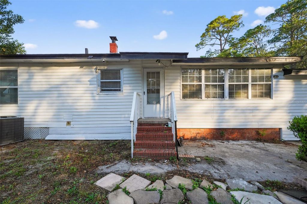 Image 8 of property listing at 2285 LAKE DRIVE, Jacksonville, FL 32246