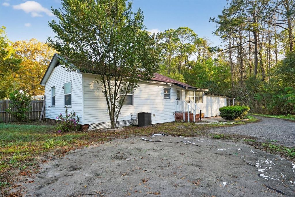 Image 9 of property listing at 2285 LAKE DRIVE, Jacksonville, FL 32246
