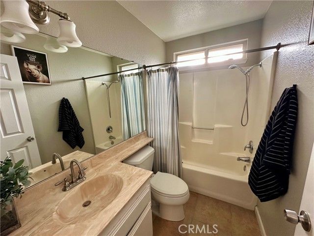 14783 Tonikan Lane, Apple Valley, CA 92307