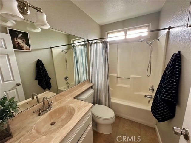 14783 Tonikan Lane, Apple Valley, CA 92307