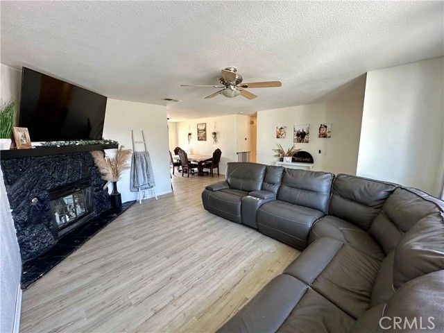 14783 Tonikan Lane, Apple Valley, CA 92307