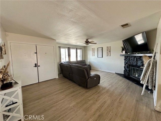 14783 Tonikan Lane, Apple Valley, CA 92307