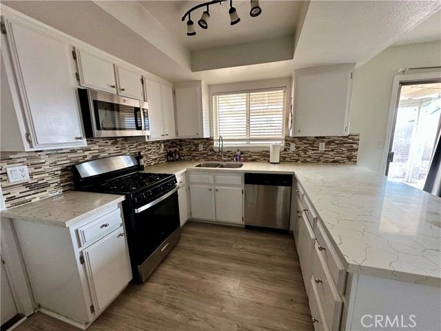 14783 Tonikan Lane, Apple Valley, CA 92307