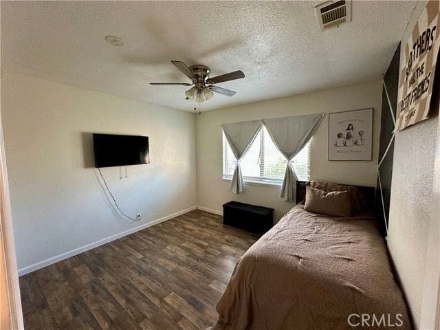 14783 Tonikan Lane, Apple Valley, CA 92307