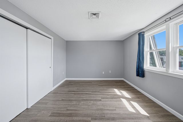 5 Roedean Dr Apt 302, Nashua, NH 03063