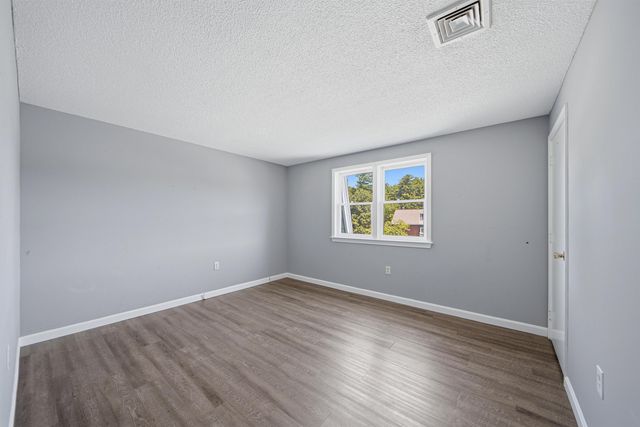 5 Roedean Dr Apt 302, Nashua, NH 03063