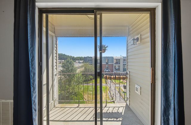 5 Roedean Dr Apt 302, Nashua, NH 03063