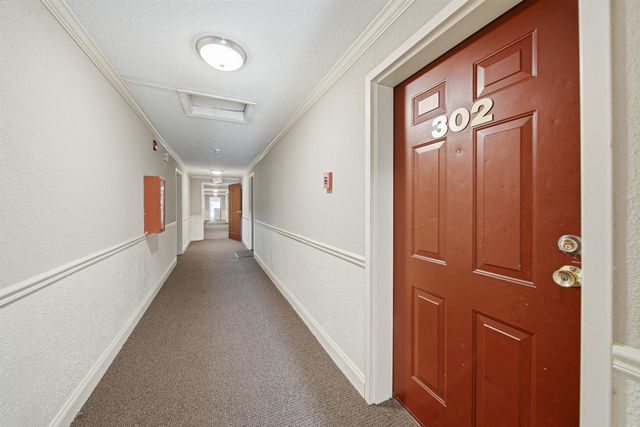 5 Roedean Dr Apt 302, Nashua, NH 03063
