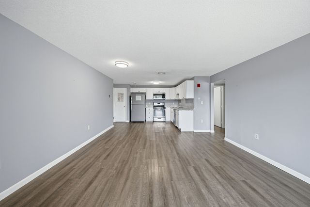 5 Roedean Dr Apt 302, Nashua, NH 03063