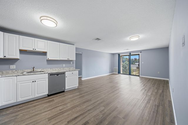5 Roedean Dr Apt 302, Nashua, NH 03063
