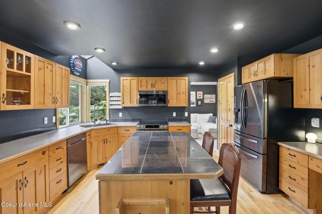 11331 N TRAFALGAR ST, Hayden, ID 83835