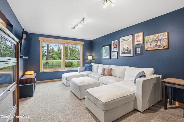 11331 N TRAFALGAR ST, Hayden, ID 83835