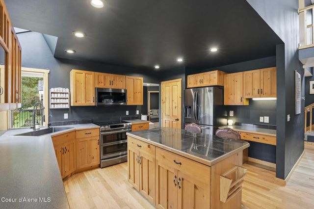 11331 N TRAFALGAR ST, Hayden, ID 83835