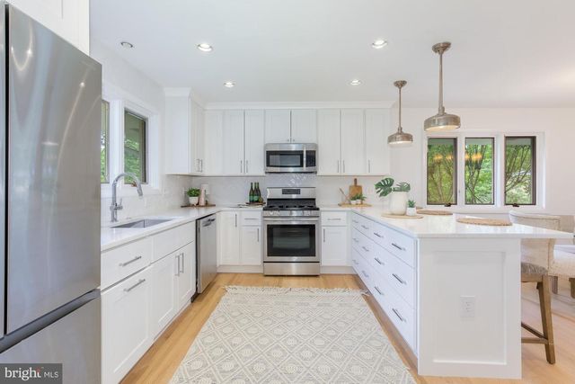 6337 LENOX RD, Bethesda, MD 20817