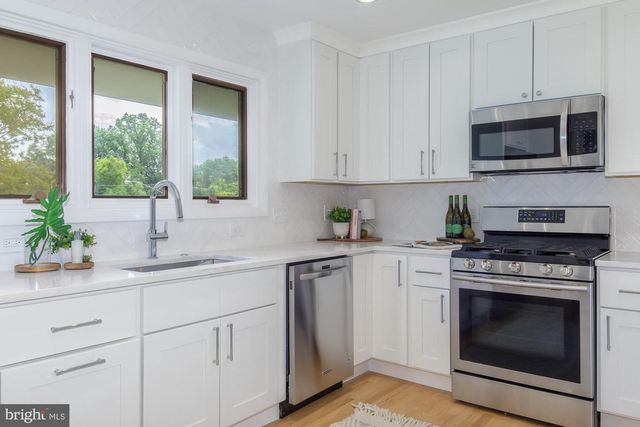 6337 LENOX RD, Bethesda, MD 20817