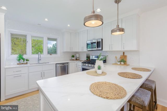 6337 LENOX RD, Bethesda, MD 20817