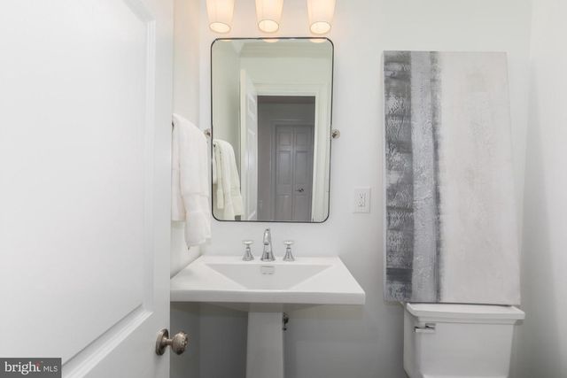 6337 LENOX RD, Bethesda, MD 20817