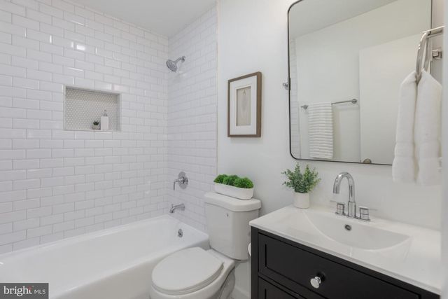 6337 LENOX RD, Bethesda, MD 20817