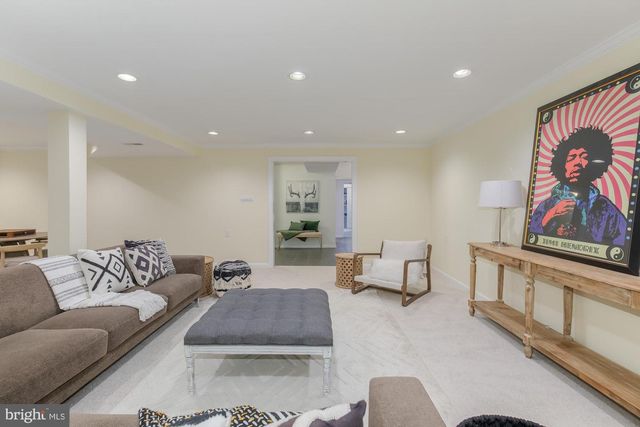 6337 LENOX RD, Bethesda, MD 20817