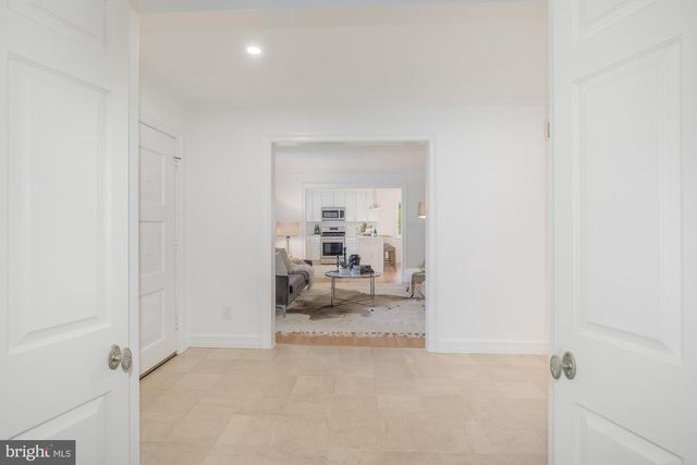 6337 LENOX RD, Bethesda, MD 20817