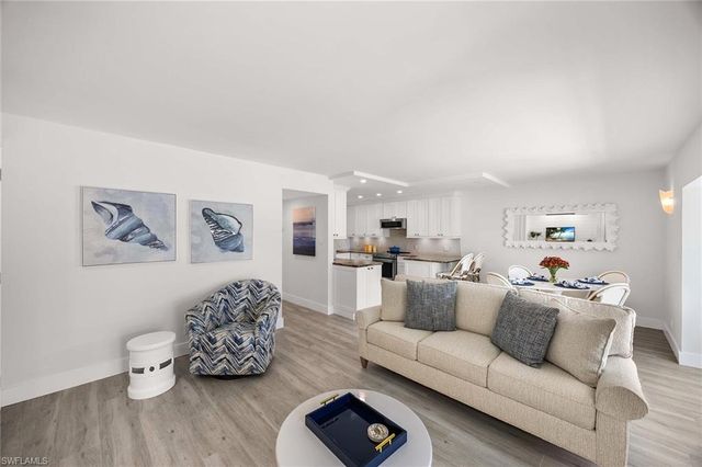 350 Harbour DR # 350, Naples, FL 34103