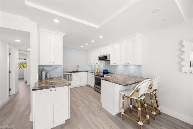 350 Harbour DR # 350, Naples, FL 34103