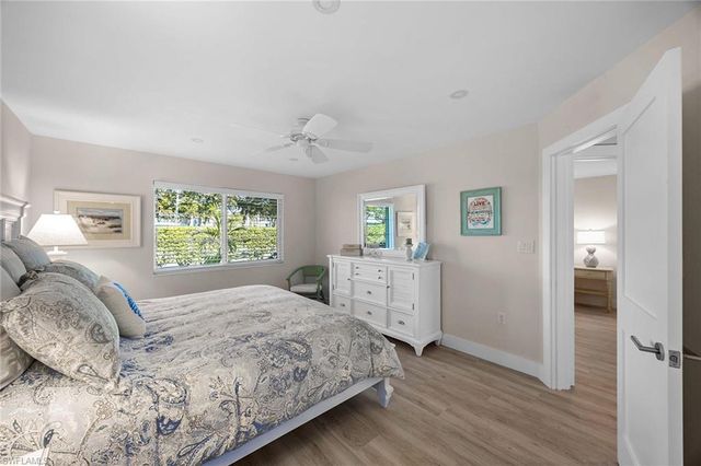 350 Harbour DR # 350, Naples, FL 34103