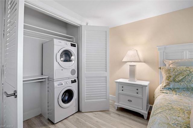 350 Harbour DR # 350, Naples, FL 34103