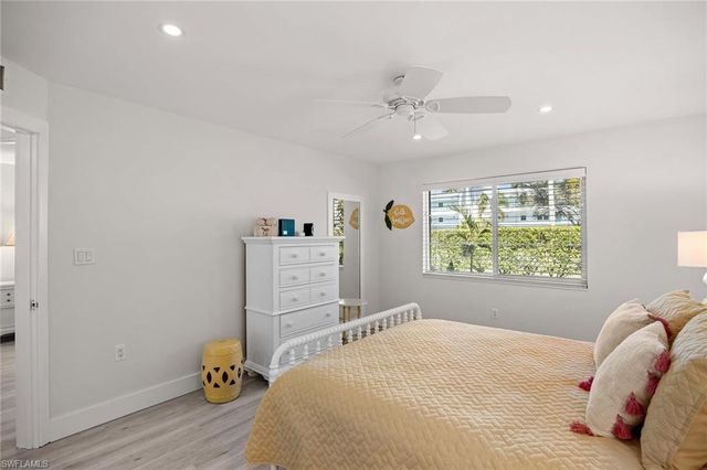 350 Harbour DR # 350, Naples, FL 34103