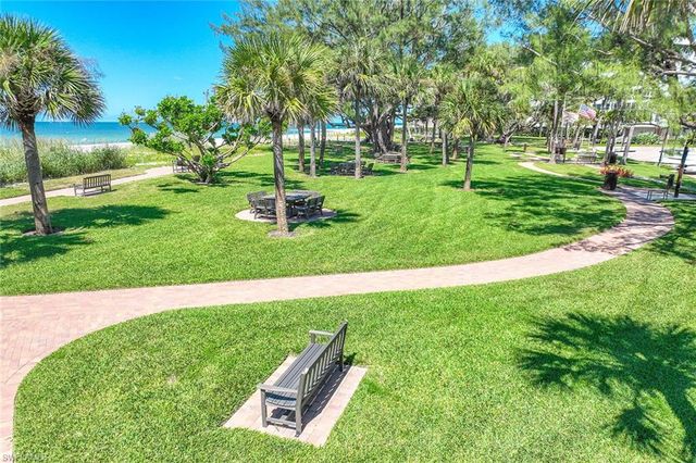 350 Harbour DR # 350, Naples, FL 34103