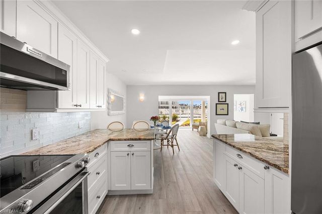 350 Harbour DR # 350, Naples, FL 34103