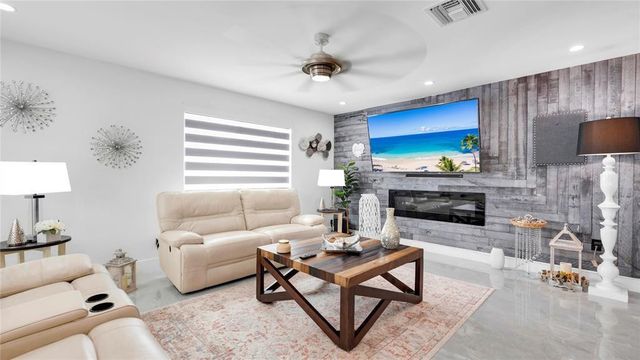 6290 W 16th Avenue, Hialeah, FL 33012