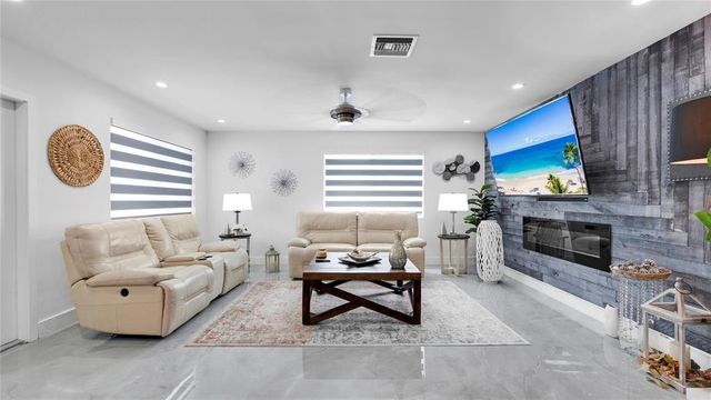 6290 W 16th Avenue, Hialeah, FL 33012