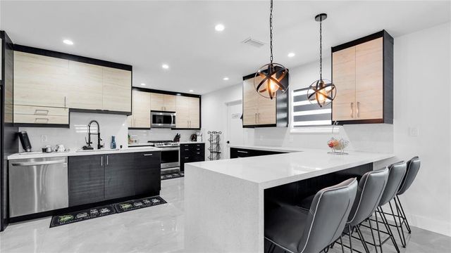 6290 W 16th Avenue, Hialeah, FL 33012