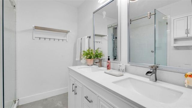 6290 W 16th Avenue, Hialeah, FL 33012