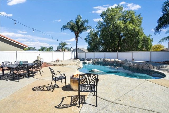 8574 De Loss Drive, Riverside, CA 92508