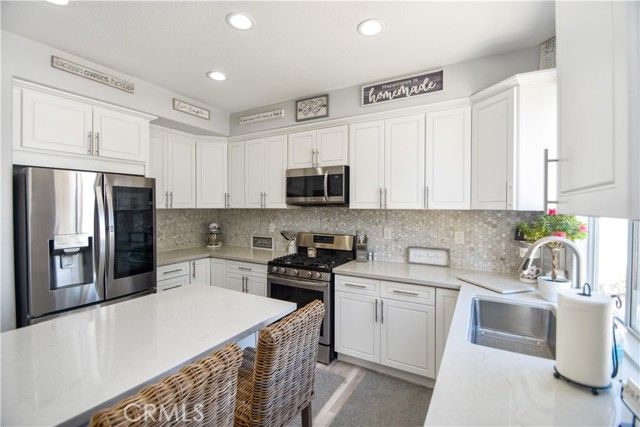 8574 De Loss Drive, Riverside, CA 92508