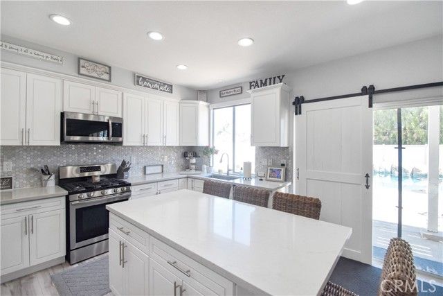 8574 De Loss Drive, Riverside, CA 92508