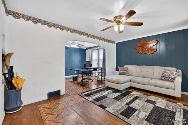 6331 Saloma Avenue, St Louis, MO 63136