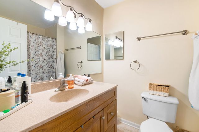 1721 Chesapeake Lane 4, Schaumburg, IL 60193